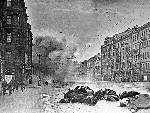 После немецкого артобстрела на Невском 