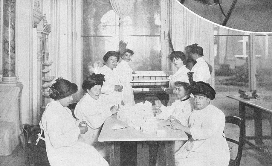 Сухомлинова в лазарете Зимнего дворца. 1914 год 