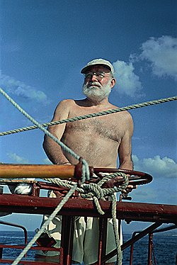 Снимок, сделанный во время рыбалки с Хемингуэем на его шхуне "Пилар". Куба, 1960 год