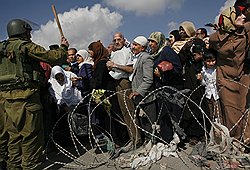 Правила фортификации на Ближнем Востоке те же, что и во времена крестоносцев. Стены и солдаты делят пространство на "свое" и "чужое"