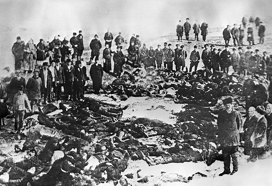 Тела рабочих, убитых во время ленского 
расстрела 4 апреля 1912 года