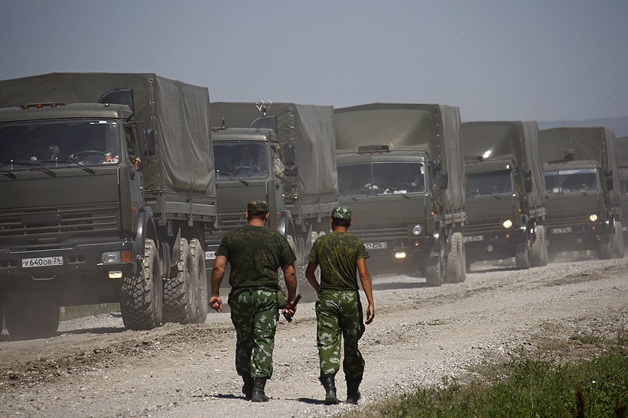 Летом в Чечне проходят серии учебных операций и военной техникой запружены все дороги. Саперам тоже предстоят перемещения: разминировать приходится удаленные районы  