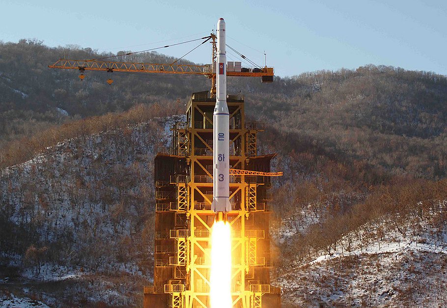 Ракета-носитель КНДР &quot;Ынха-3&quot; (в переводе &quot;Млечный путь&quot;) 12 декабря 2012 года вывела на орбиту искусственный спутник Земли &quot;Кванменсон-3&quot; (&quot;Яркая звезда&quot;) 