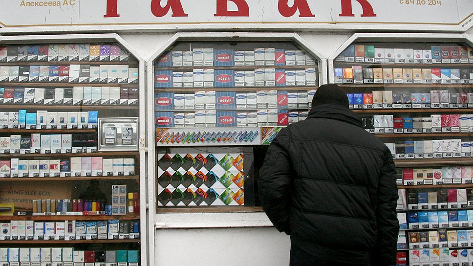 Сигареты на витринах ларьков уже часть истории — с 1 июня их выкладка запрещена. А через год сигареты в России можно будет найти лишь в магазинах