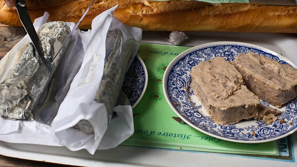 Все чаще французы переносят свой обычный обед - сыр, паштет, хлеб, - на фермы, где можно поесть &quot;как дома&quot;