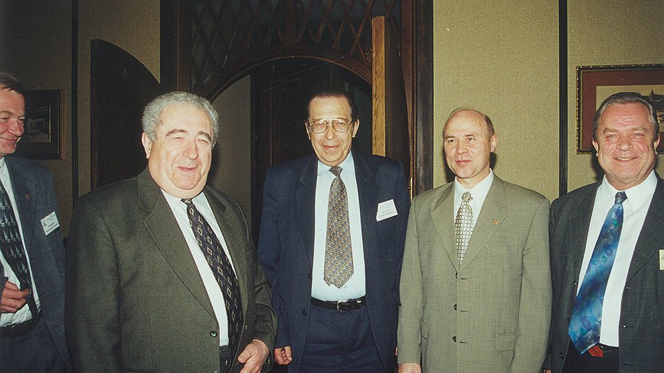 Борис Мильнер со своим давним другом и коллегой -- экономистом Леонидом Абалкиным