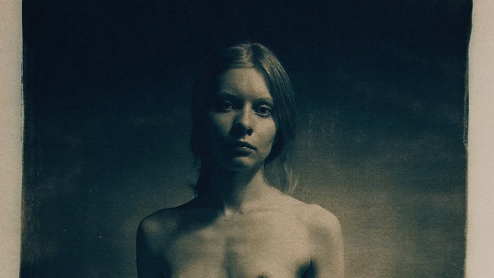 Максим Железняков. &quot;Простые портреты. Девушка с гламурной шалью&quot;. 2009