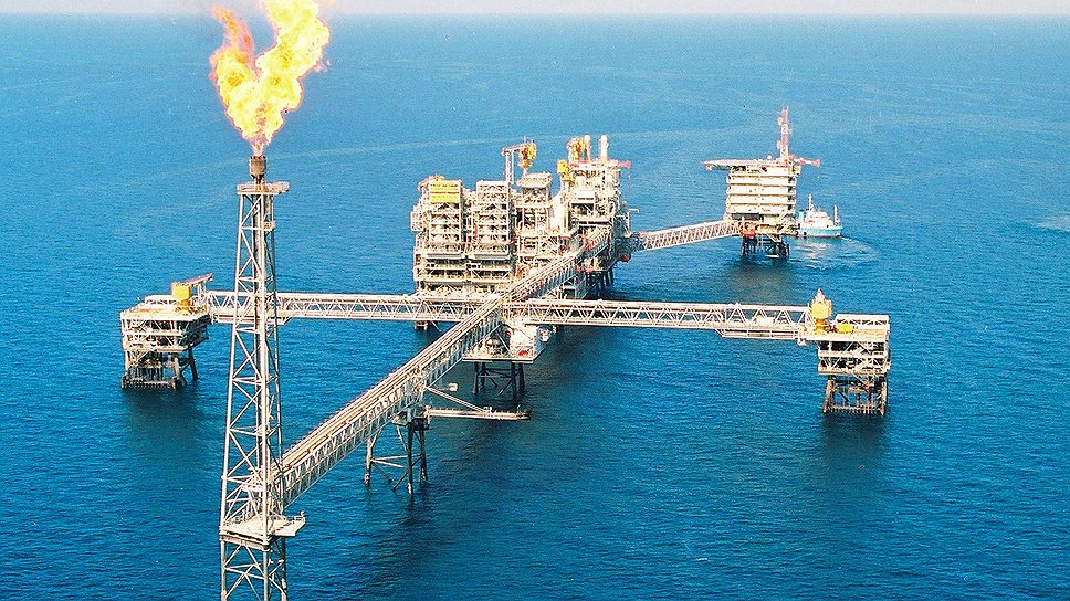 Одна из морских платформ по добыче газа на севере Катара. Экспорт энергоресурсов позволил эмирату провести одну из самых успешных модернизаций в современном мире
