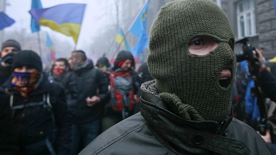 На новом Майдане появились люди, которые не хотят показывать лица 
