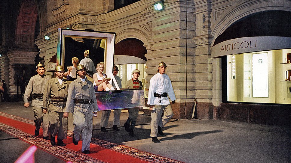 1999 год. Парад на Красной площади в честь открытия магазина ARTICOLI 
