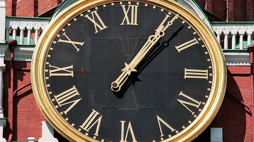 Часы в Кремле, оставаясь самыми точными, верно служили и политической конъюнктуре