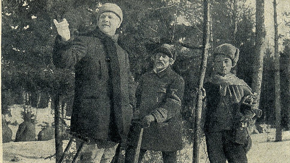 На лыжах в &quot;Пенатах&quot;: Шаляпин (слева), Репин (в центре) и китайский слуга Шаляпина 
