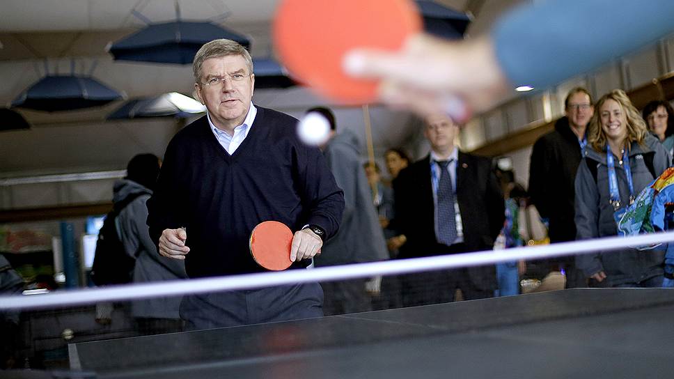 Не может без спорта и глава Международного олимпийского комитета Томас Бах. Вообще, он олимпийский чемпион по фехтованию, но в Сочи предпочитает пинг-понг
