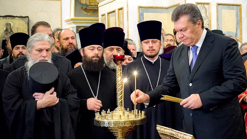 Всего полгода назад Виктор Янукович поклонился деснице Георгия Победоносца, прибывшей в Киево&amp;#8209;Печерскую Лавру. Но это не спасло его от поражения