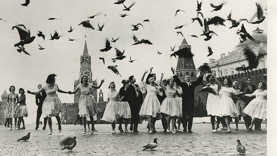 Выпускники московских школ на Красной площади. 1962 год 