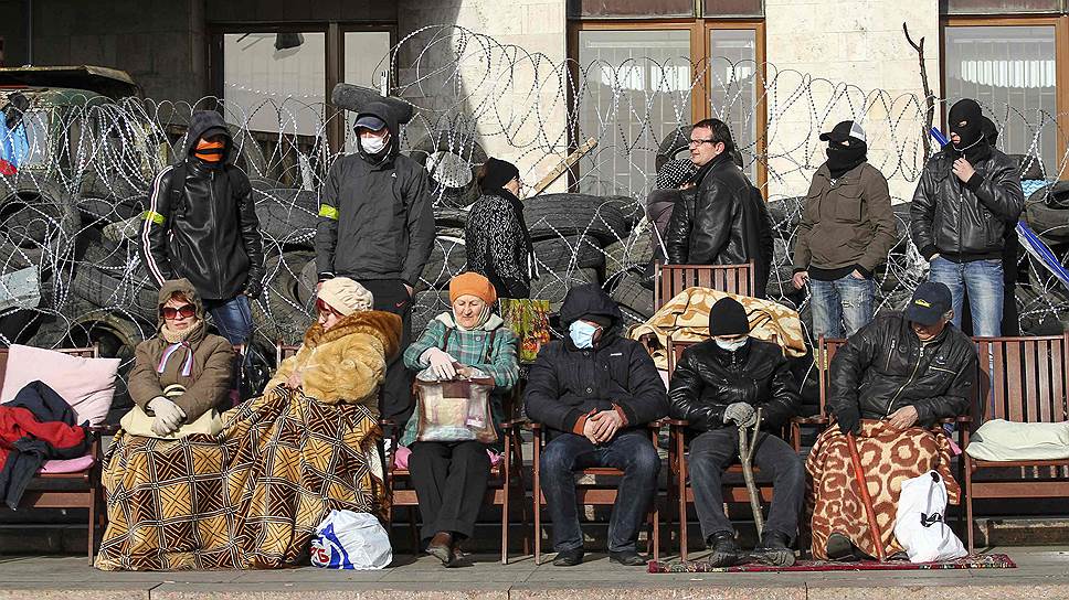 Картинка из неспокойного апрельского Донецка. Какие перемены в жизни ждут всех этих разных людей, никто не знает
