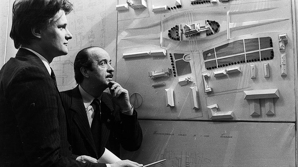 В 1986 году был объявлен конкурс на лучшее архитектурное решение Сухаревской (тогда еще Колхозной) площади с воссозданной Сухаревой башней 
