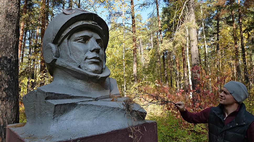 Активисты не бросили Гагарина в лесу — навещают, заботятся 
