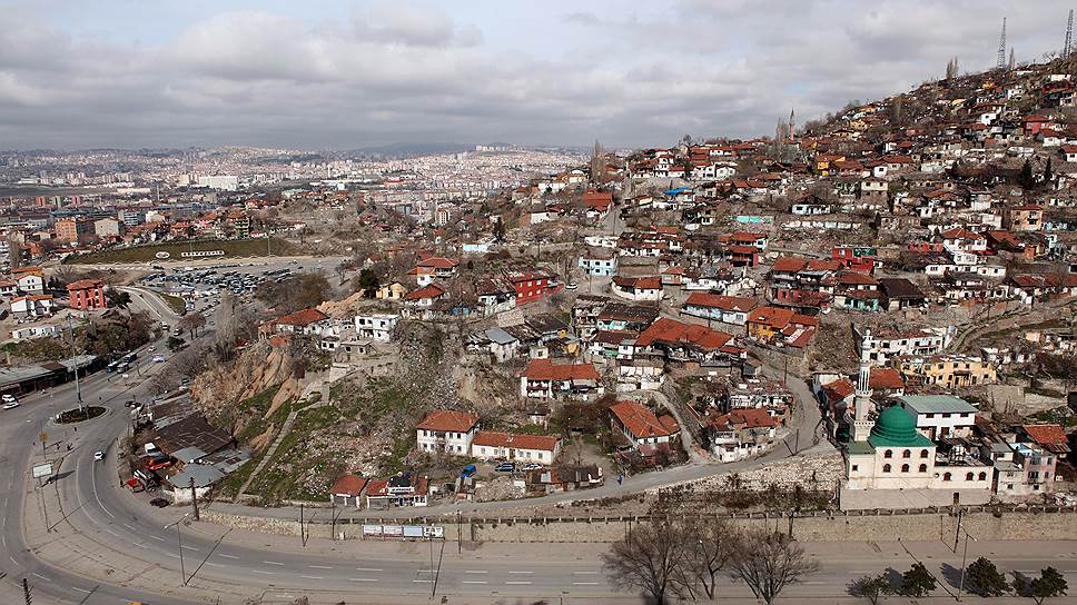 Турецкая столица — мегаполис, но значительная часть старого города осталась малоэтажной 

