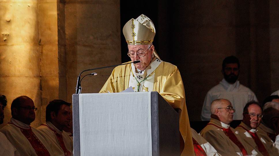 Экспозиции предшествовала торжественная речь архиепископа Чезаре Нозилья 