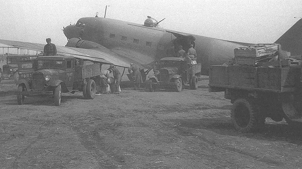 За годы войны военно-транспортными самолетами ГВФ было доставлено в войска и партизанам 272 тысячи тонн вооружения, боеприпасов, продовольствия и медикаментов