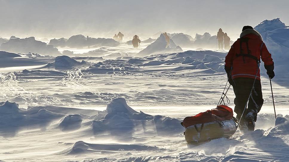 Погода во время экспедиции была довольно теплой для Арктики: минус 10-15 градусов. Но ясными выдались только два дня, остальное время дул сильный ветер до 15-20 м/с и мела пурга