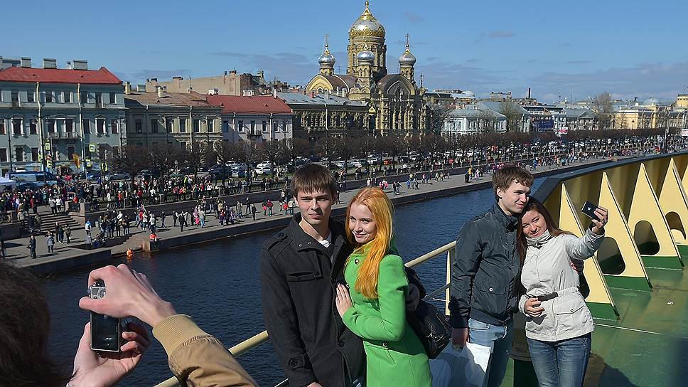 Если уж попал на ледокол, нужно сделать селфи или хотя бы сфотографироваться