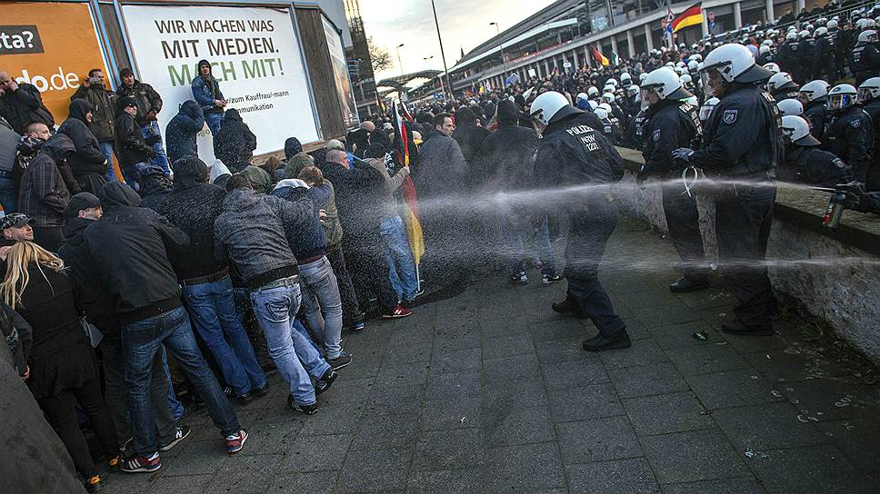 Протестный митинг антиисламского движения Pegida кельнская полиция пресекла успешнее, чем новогодние гуляния беженцев 