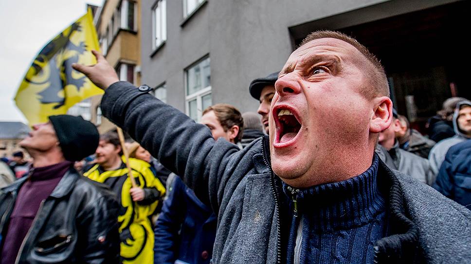 При всем разнообразии лозунгов, с которыми немцы вышли на улицы после новогодней вакханалии в Кельне, их смысл один: если сверхтолерантные политики не знают, как защитить граждан, этим готовы заняться народные дружины 