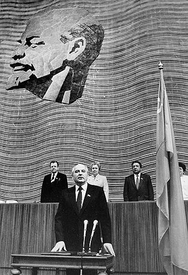Март 1990 года: Михаил Сергеевич принимает присягу президента СССР 