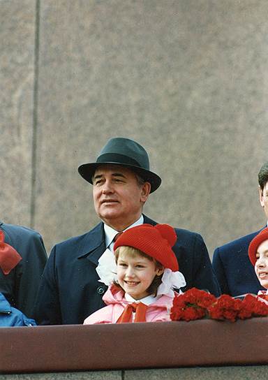В 1978 году Горбачев из секретарей обкома шагнул в секретари ЦК КПСС. В 1980 году стал членом политбюро и в высшей номенклатуре освоился 