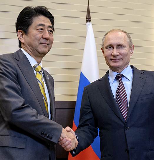Глава японского кабинета министров и президент РФ перед началом переговоров в Сочи 