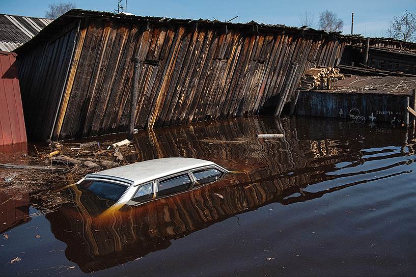 Только в Сысольском районе из-за поднятия воды на реке Большая Визинга были подтоплено 66 жилых домов. В ближайших к Сыктывкару поселках вода пришла в 91 дом 