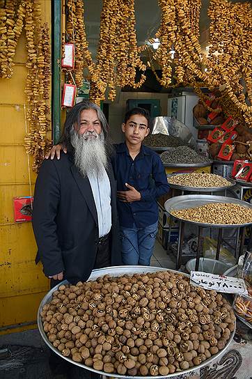 Лучшие в мире орехи, финики и сухофрукты везут из Ирана 
