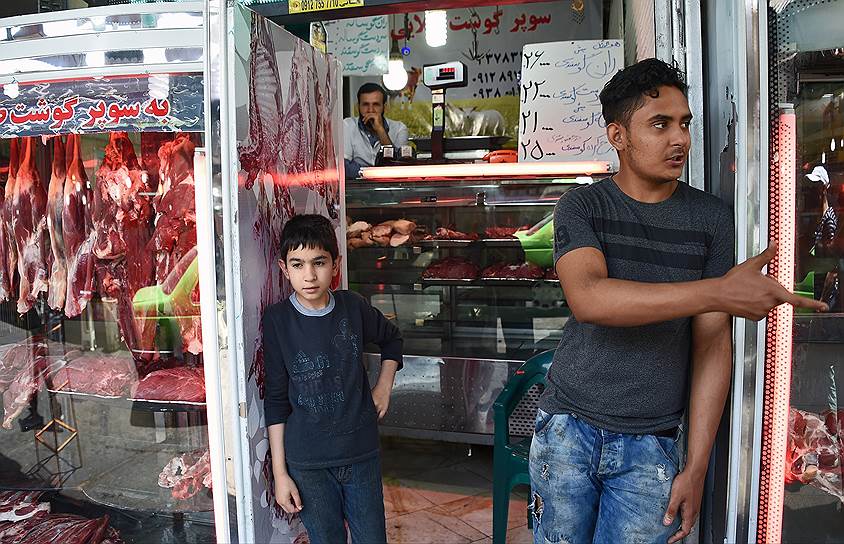 Тегеран. Мясная лавка на продуктовом рынке 
