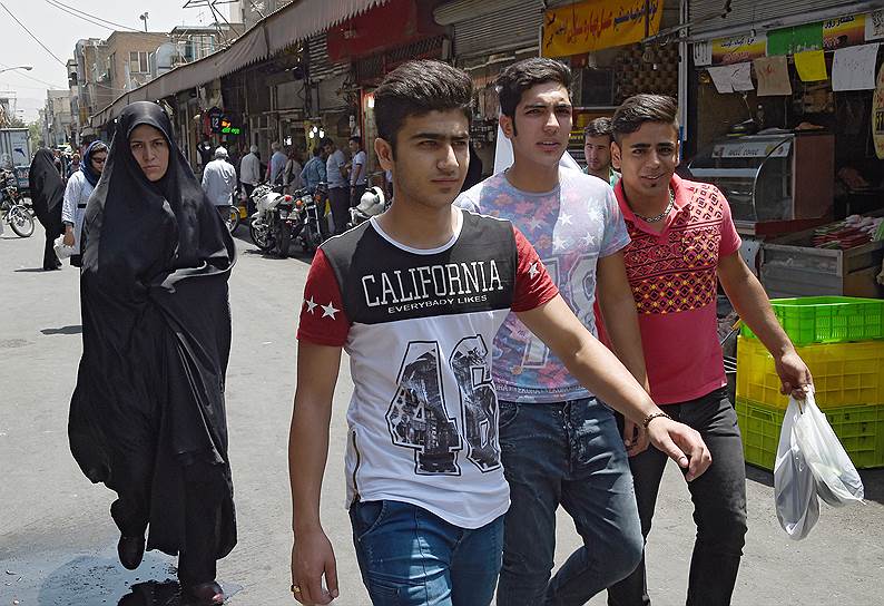 Четверть населения Ирана моложе 15 лет, а 60 процентов — моложе 30. Но разница в менталитете налицо 