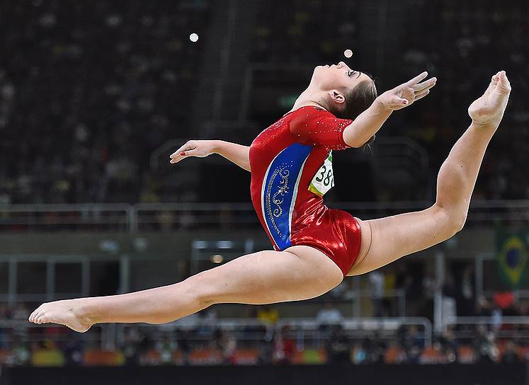 Не сказать, что для блистательной Алии Мустафиной Игры в Рио стали в карьере лучшими, но три медали (золото на брусьях, серебро в команде и бронзу в личном многоборье) она принесла. И предупредила: это была непростая Олимпиада, но последней для себя она ее не считает. Еще одно серебро в женской гимнастике взяла Мария Пасека (опорный прыжок) 