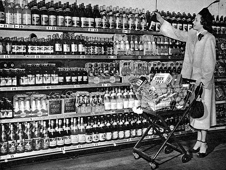 Так потребительский рай американского супермаркета выглядел уже в 1948-м: с тех пор изобилия на прилавках этих магазинов меньше не стало 
