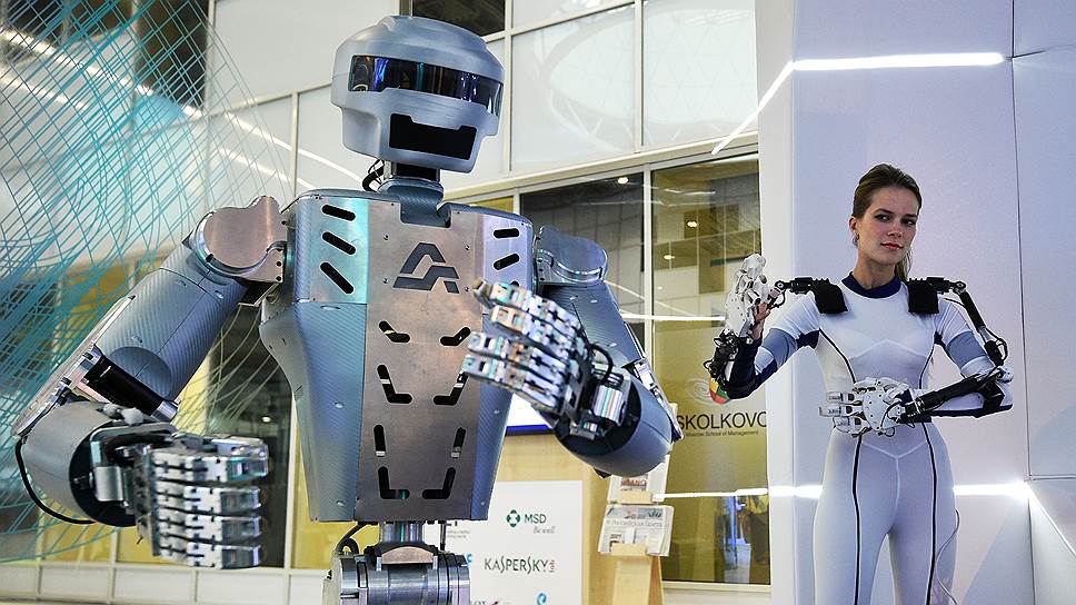 SAR -- один из первых антропоморфных роботов, разработанных российскими учеными 
