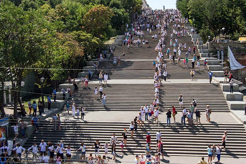 Подняться по Потемкинской лестнице может каждый, но вот посмотреть с ее верхушки на Одесский порт хозяйским взглядом удается немногим 