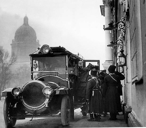 На торжественное заседание по случаю 200-летия Сената в марте 1911 года Николай II прибыл на любимом лимузине &quot;Делоне-Бельвиль&quot; 