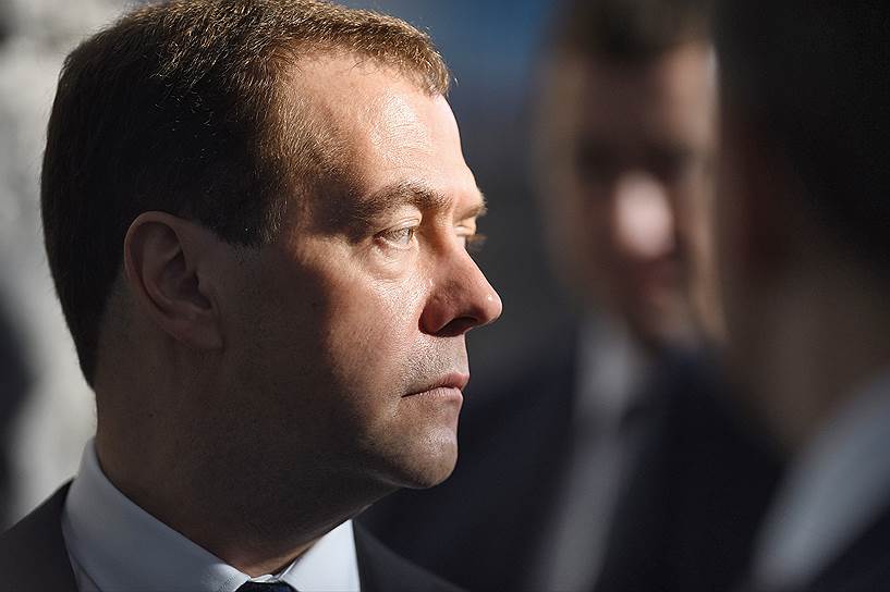 Премьер Дмитрий Медведев остается, по мнению многих, преемником N1 
