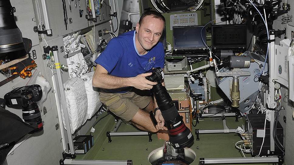 Летчик-космонавт Сергей Рязанский во время экспедиции на МКС 
