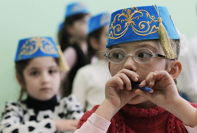 В Крымскотатарской национальной школе N 42 вопросов, какие праздники объединяют, похоже, нет 
