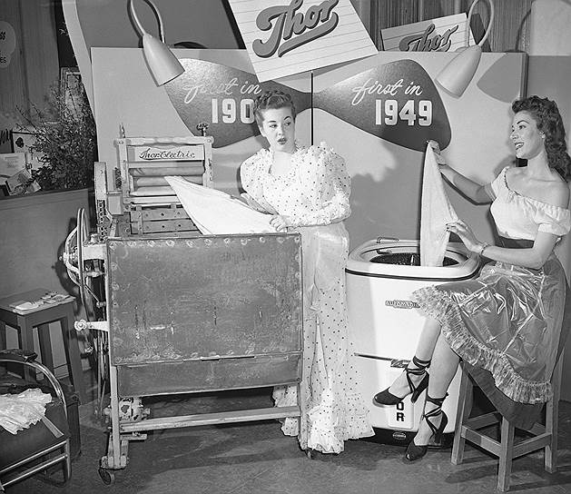 Ученые уверены: стиральные машины изменили мир больше, чем интернет (на фото — два поколения машин, 1906 года (слева) и 1949 года (справа)) 