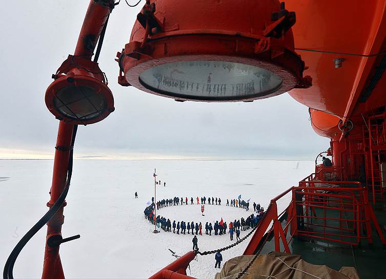 В этом году количество туристов на Северном полюсе выросло на 20 процентов. И это несмотря на солидную стоимость тура в 21 тысячу долларов 
