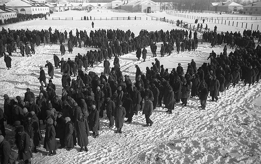 В нацистской прессе поражение немцев в Сталинградской битве, пленение десятков тысяч солдат, а также фельдмаршала Паулюса стали фигурами умолчания 
