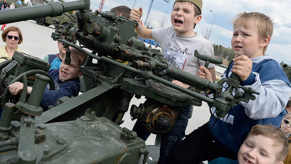 Любовь детей к армии, по мысли депутатов, ключевое мерило патриотизма 

