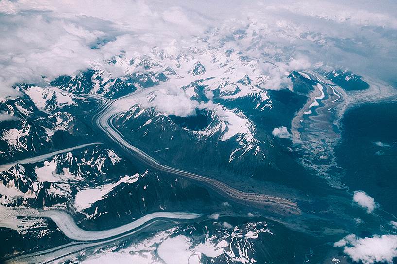 Снежные горы Арктического национального парка Аляски. С каждым годом все меньше снега 
