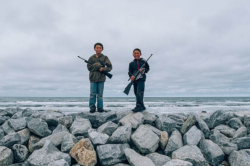 Охота — не только основной источник заработка, но и символ идентичности коренных народов Аляски. С годами большой улов становится редкостью